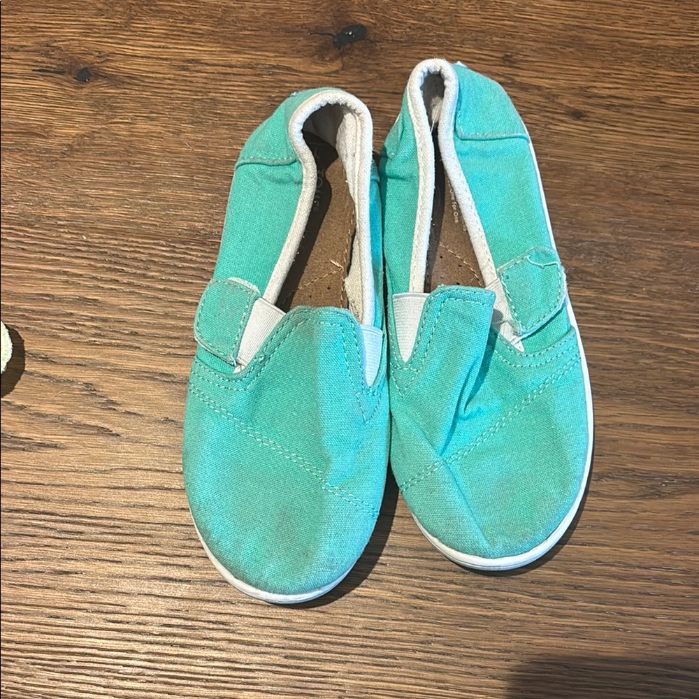 Casual Slip-On Shoes in Teal and White